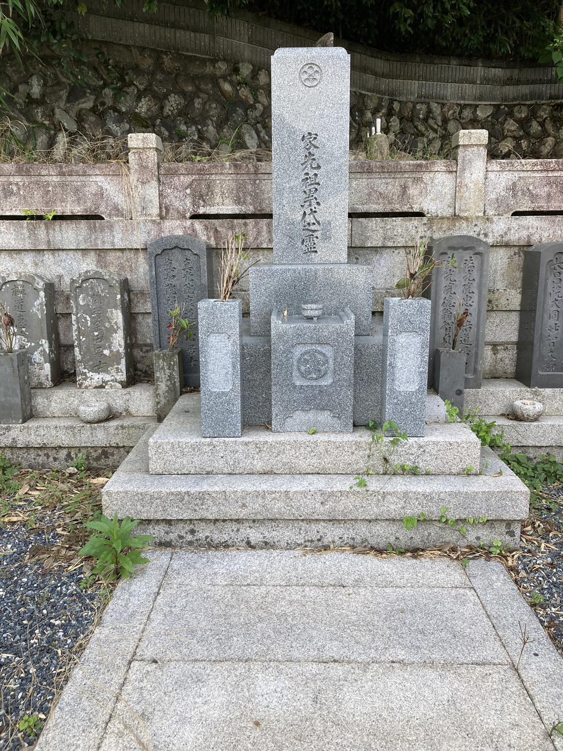 お盆前のお墓そうじ代行 - 【ブログ】 兵庫の墓石店「森田石材店」兵庫の墓石店『森田石材店』|創業102年。中兵庫一番のお墓建立実績